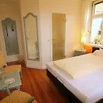 게스트하우스 Ferienweingut Hausmann 엘렌츠폴터스도프