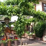 Ferienweingut Hausmann 게스트하우스 4*