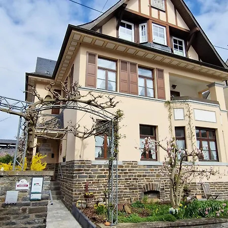 Ferienweingut Hausmann 게스트하우스 4*