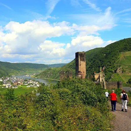 Konukevi Ferienweingut Hausmann 4*