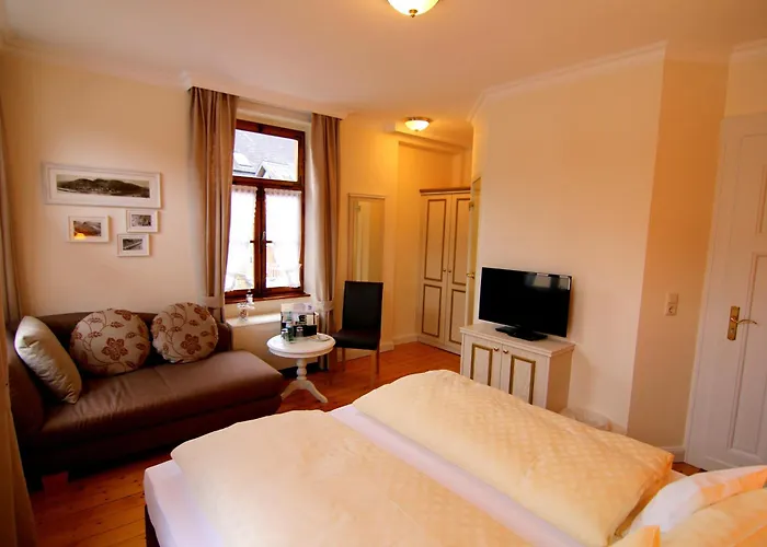 게스트하우스 Ferienweingut Hausmann 4*