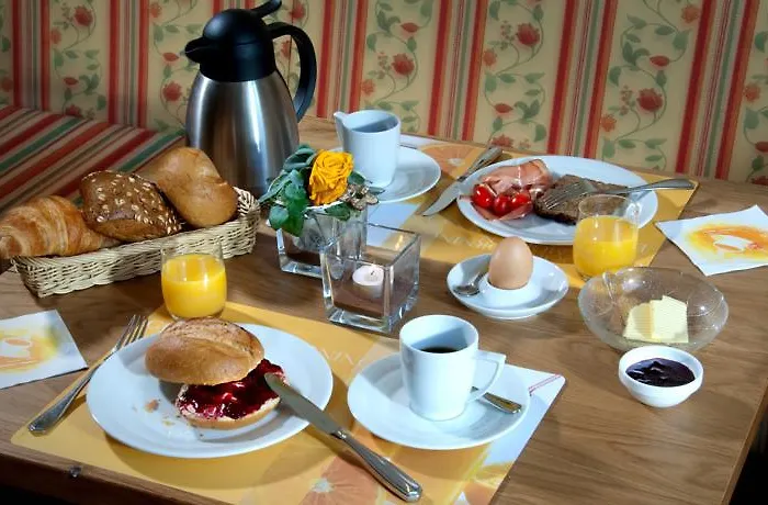 Ferienweingut Hausmann 게스트하우스 4*